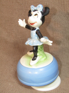 lot 142 image: Schmid Japan Ceramic Minnie Mouse music box