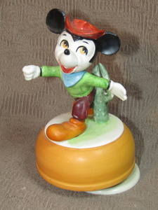 lot 144 image: Schmid Japan Mickey Mouse Ceramic music box