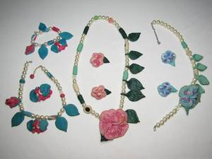 lot 154 image: Assorted Tigrele jewelry sets