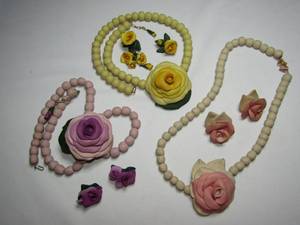 lot 155 image: Assorted Tigrele jewelry sets