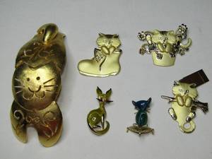 lot 166 image: Ultra Craft and Mr. John brooch pins plus