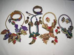 lot 173 image: Four sets of Tigrele jewelry
