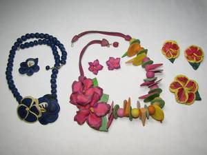 lot 174 image: Two sets of Tiegrele jewelry