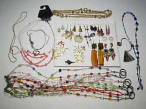 lot 175 image: Lg. assortment of necklaces, earrings and lanyards