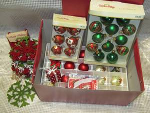 lot 180 image: Assorted Christmas tree ornaments