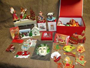 lot 181 image: Assorted Christmas decorations