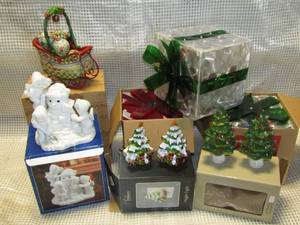 lot 183 image: Assorted Christmas decorations