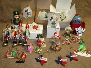 lot 184 image: Assorted Christmas decorations (Lg assortment)