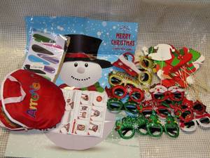 lot 186 image: Christmas games, pin the nose on the snowman plus