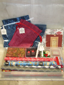 lot 189 image: Christmas wrappings and bags