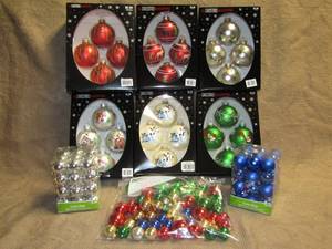 lot 192 image: Assorted Christmas Tree ornaments