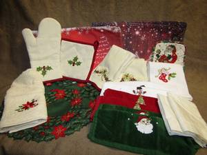 lot 196 image: Assorted Christmas kitchen towels, pot holders and placement mats
