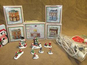 lot 197 image: Ceramic Courthouse Town Lighted Set