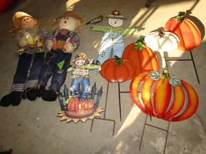 lot 210 image: Fall Yard Dcor