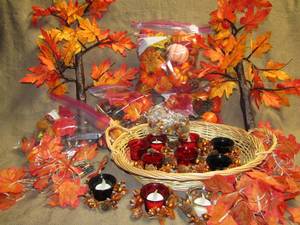lot 211 image: Candle and Fall decorations