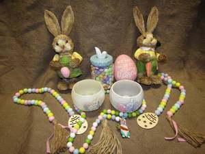 lot 213 image: Assorted Easter Decorations