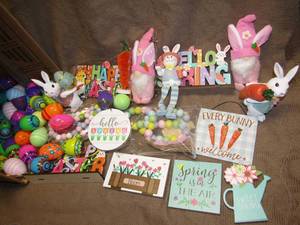 lot 214 image: Easter Decorations