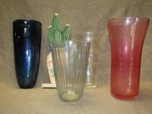 lot 227 image: Assorted large vases