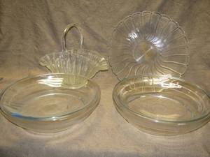 lot 259 image: Assorted Crystal serving pieces