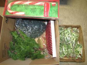 lot 267 image: Christmas lights and decorations
