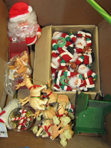 lot 270 image: Assorted Christmas ornaments, sleigh of reindeer on a string