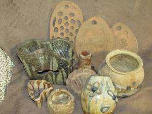 lot 283 image: Assorted pottery