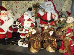 lot 285 image: Assorted Santas