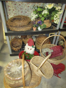 lot 286 image: Assorted baskets, etc