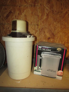 lot 406 image: Supremer Ice cream maker and vintage model 71 ice cream maker