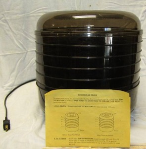lot 302 image: Dehydration food dryer set