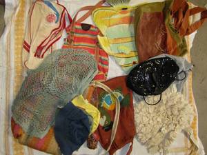 lot 313 image: Assortment of purses