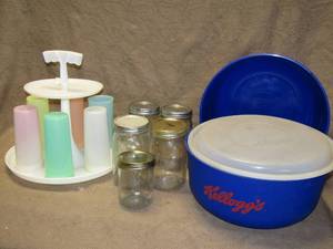 lot 321 image: Tupperware and jars