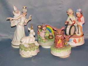 lot 325 image: Assorted Ceramic music boxes