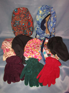 lot 332 image: Nursing Scrub Cabs and winter gloves