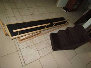 lot 361 image: Dog Ramp-Lg and foam stairs for dogs