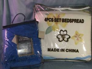 lot 382 image: Plush fleece blanket fullqueen size and one 4-pc blanket bedspread set queen size