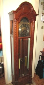 lot 383 image: Colonial of Zeeland Michigan Grandfathers clock 7 Bicentennial 1776-1976 Edition, manufactured in 1976