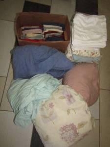 lot 387 image: Assorted Queen Size Sheets-Stuffed pillow cases match set color
