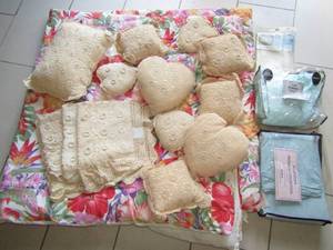 lot 390 image: Assorted Crochet bedspreads, pillows and sheets and quilt - Queen