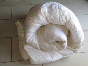 lot 391 image: White comforter 75% down, 100% cotton cover, King size