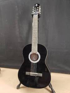 lot 57 image: Donner DCG-162D Acoustic Guitar w Bag
