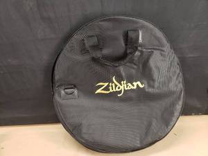 lot 72 image: New Zildjian Deluxe Cymbal Bag w Handles & Shoulder Strap