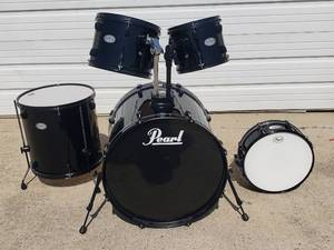 lot 153 image: Pearl Soundcheck 5-Piece Drum Kit w Remo Weatherking Coated Emperor Drum Heads