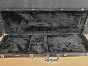 lot 138 image: NEW Gator Case GWE-BASS Guitar Case