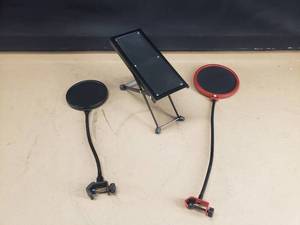 lot 299 image: Musicians Foot Rest & 2 Pop Filters