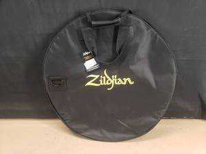 lot 334 image: Zildjian 24 Cymbal Bag w Shoulder Strap
