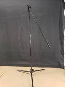 lot 378 image: Hearcules Adjustable Microphone Stand