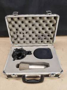 lot 10 image: Behringer B-1 Large Diaphragm Condenser Microphone Kit w Case