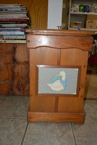 lot 13 image: Wooden potato boxtrash bin with duck design