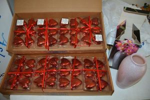 lot 38 image: Valentines Day decorations